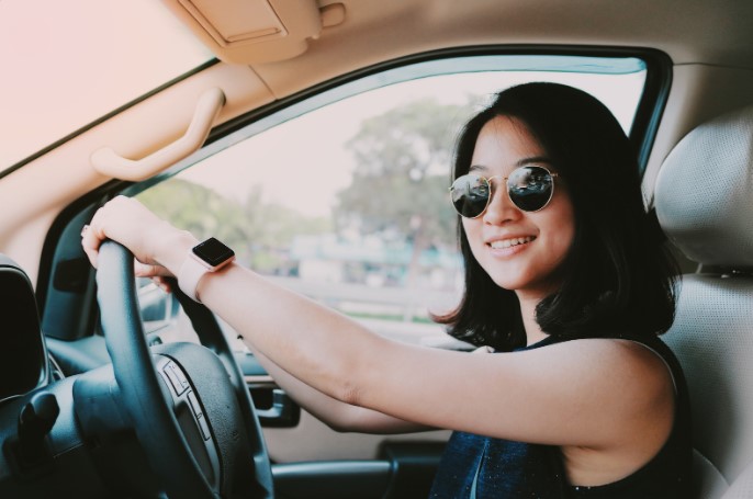 які бренди випускають сонцезахисні окуляри для водіння
