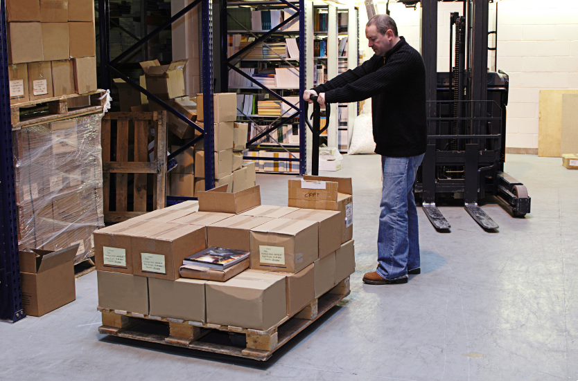 Переміщення палет з вантажем Переміщення палет з вантажем